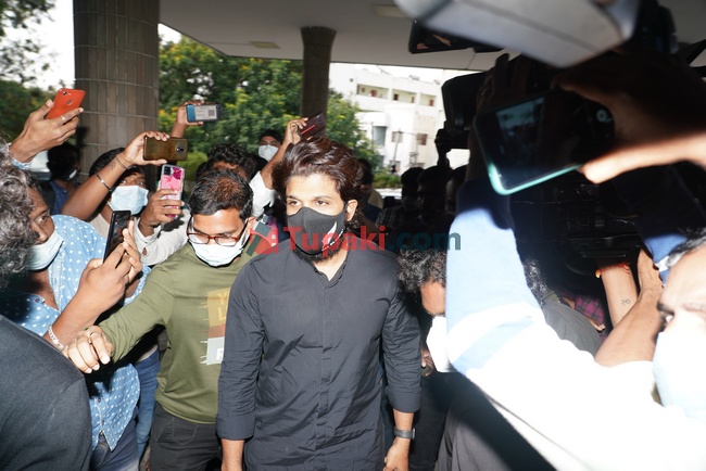 Actor Allu Arjun at Apollo hospital for sai dharam tej